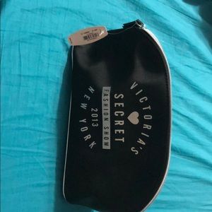NEW! Victoria Secret Cosmetic Bag w/ Brush Set